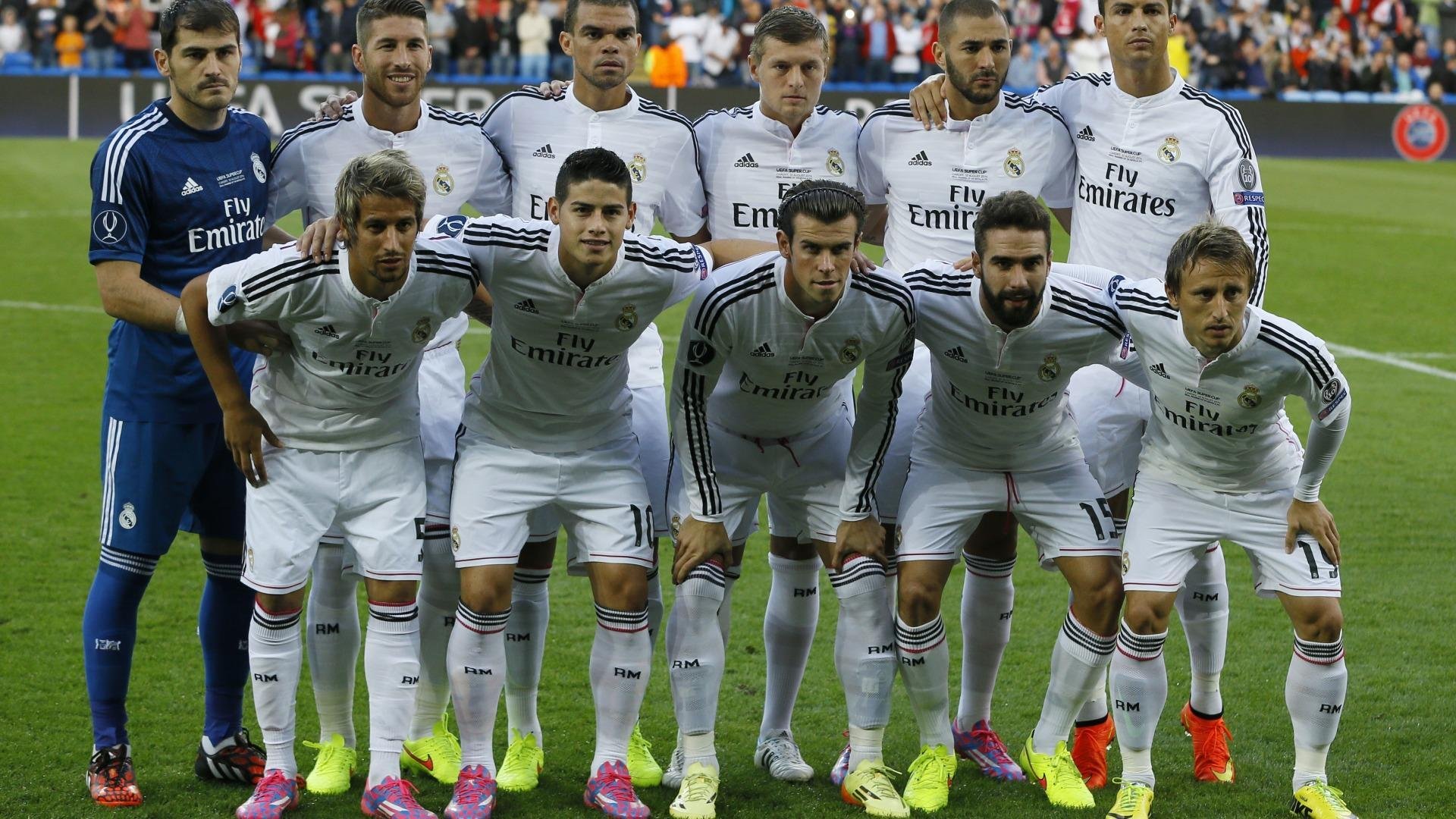 冠军球队更衣室文化对外公开,展现团队凝聚力,更衣室落场球衣